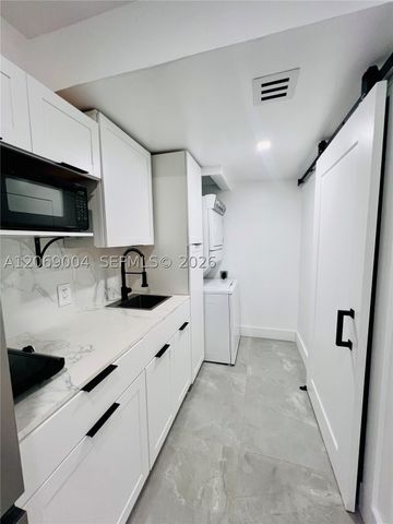 750 SW 98th Ave, Pembroke Pines, FL 33025