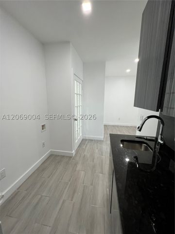 750 SW 98th Ave, Pembroke Pines, FL 33025