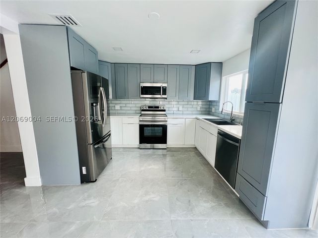 750 SW 98th Ave, Pembroke Pines, FL 33025