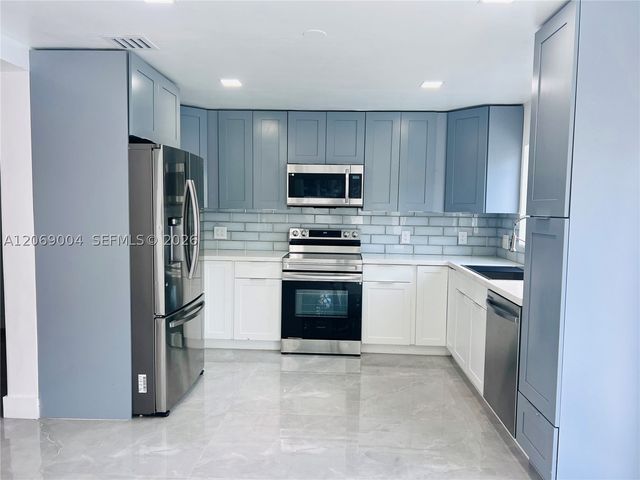 750 SW 98th Ave, Pembroke Pines, FL 33025