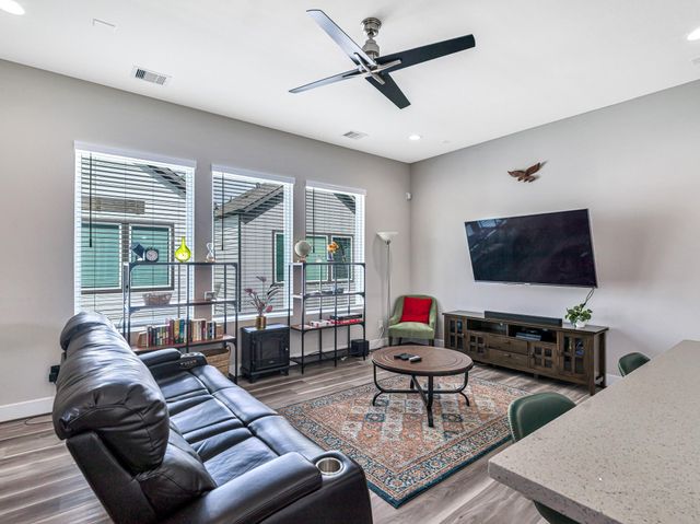 240 Julia Street A, Houston, TX 77022