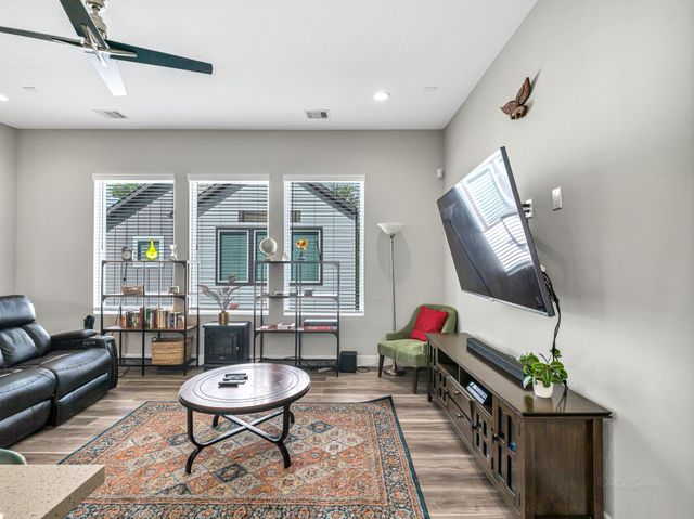 240 Julia Street A, Houston, TX 77022