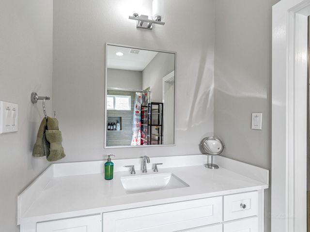 240 Julia Street A, Houston, TX 77022