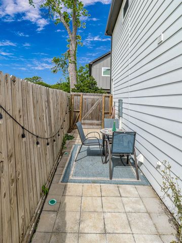 240 Julia Street A, Houston, TX 77022