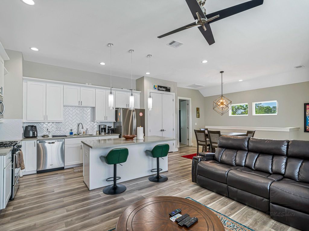 240 Julia Street A, Houston, TX 77022