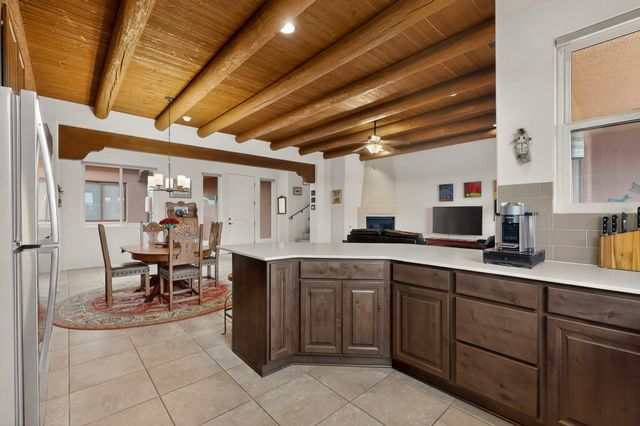 35 Via Tessera, Santa Fe, NM 87507