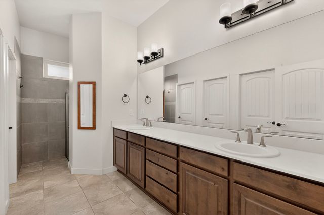 35 Via Tessera, Santa Fe, NM 87507