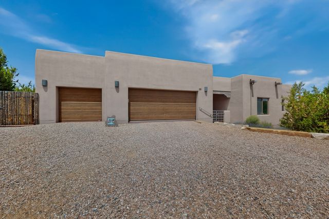 35 Via Tessera, Santa Fe, NM 87507