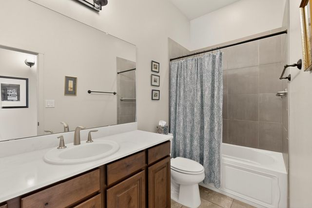 35 Via Tessera, Santa Fe, NM 87507