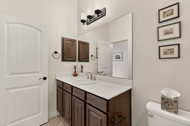 35 Via Tessera, Santa Fe, NM 87507