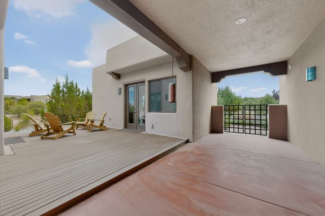 35 Via Tessera, Santa Fe, NM 87507