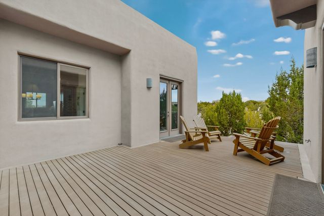 35 Via Tessera, Santa Fe, NM 87507
