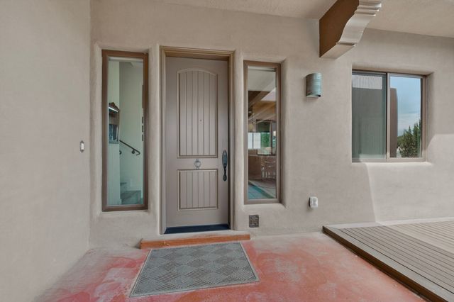 35 Via Tessera, Santa Fe, NM 87507