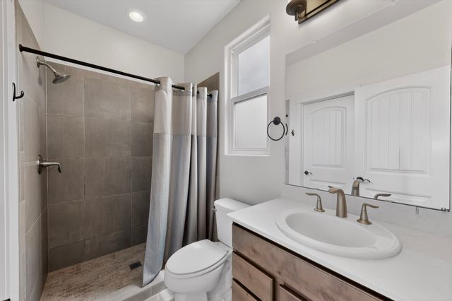 35 Via Tessera, Santa Fe, NM 87507