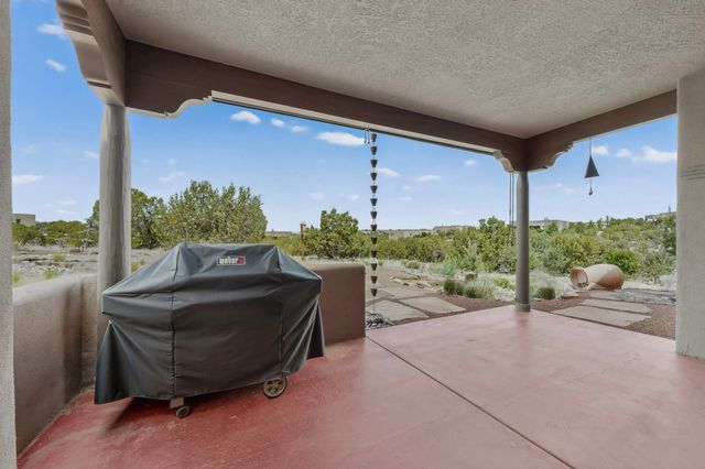 35 Via Tessera, Santa Fe, NM 87507