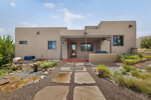 35 Via Tessera, Santa Fe, NM 87507