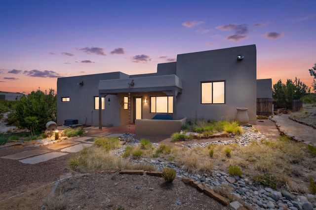 35 Via Tessera, Santa Fe, NM 87507