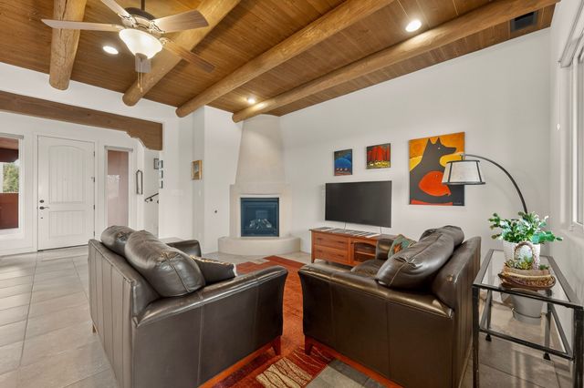 35 Via Tessera, Santa Fe, NM 87507