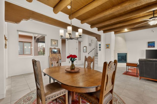 35 Via Tessera, Santa Fe, NM 87507