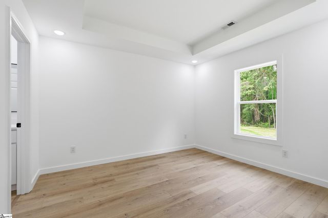 16 Poplar Street, Woodruff, SC 29388