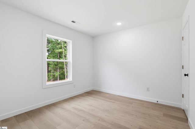 16 Poplar Street, Woodruff, SC 29388