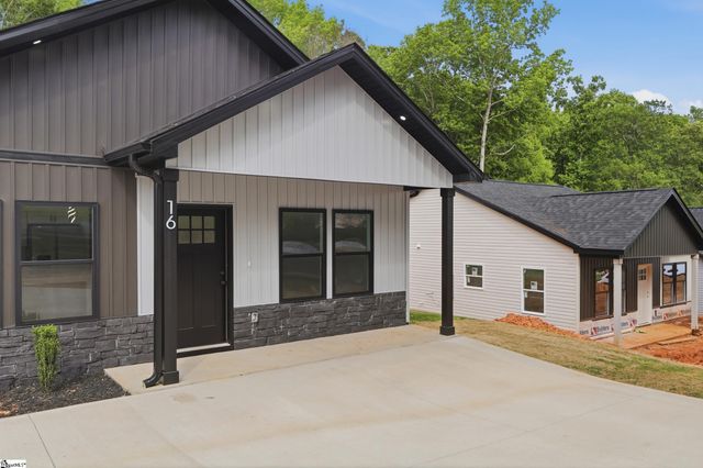 16 Poplar Street, Woodruff, SC 29388