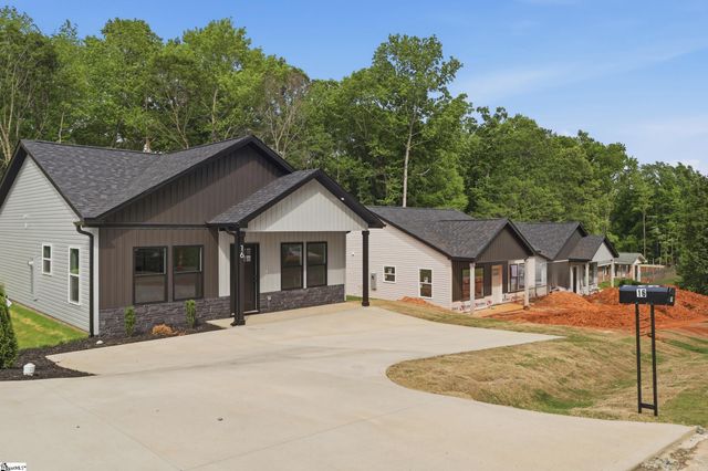 16 Poplar Street, Woodruff, SC 29388