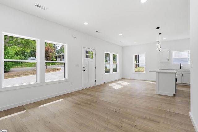 16 Poplar Street, Woodruff, SC 29388