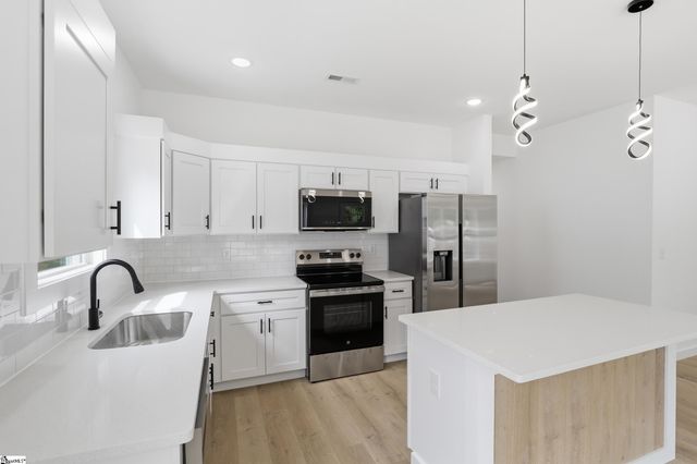 16 Poplar Street, Woodruff, SC 29388