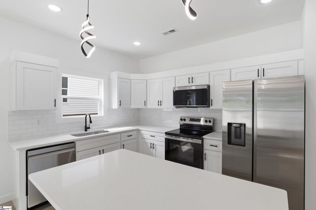 16 Poplar Street, Woodruff, SC 29388