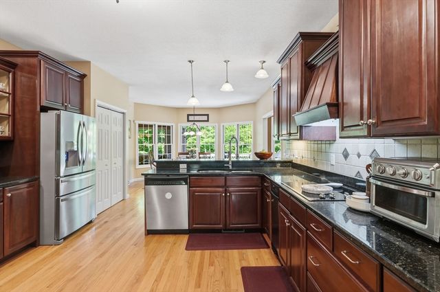 2 Highview Cir, Wilbraham, MA 01095