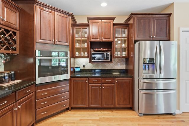 2 Highview Cir, Wilbraham, MA 01095