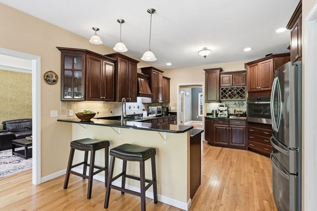 2 Highview Cir, Wilbraham, MA 01095