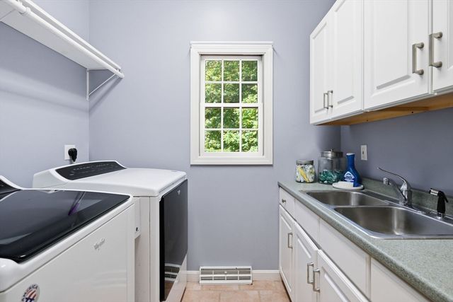 2 Highview Cir, Wilbraham, MA 01095