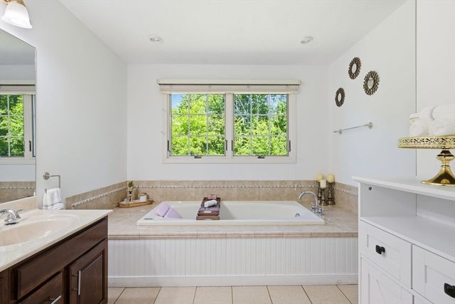 2 Highview Cir, Wilbraham, MA 01095
