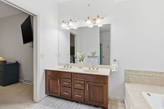 2 Highview Cir, Wilbraham, MA 01095