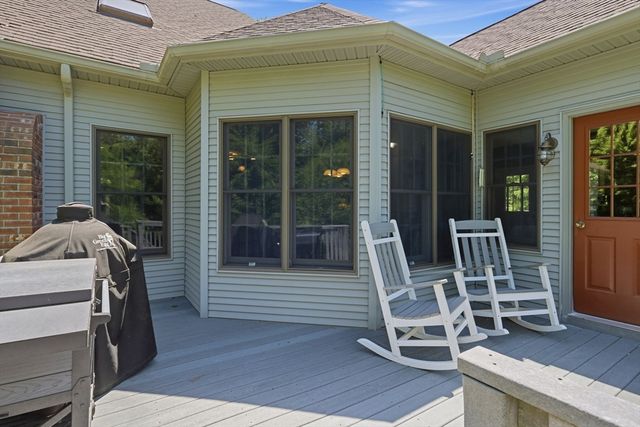 2 Highview Cir, Wilbraham, MA 01095