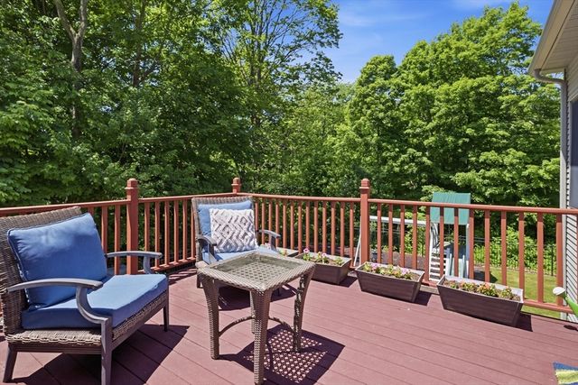 2 Highview Cir, Wilbraham, MA 01095