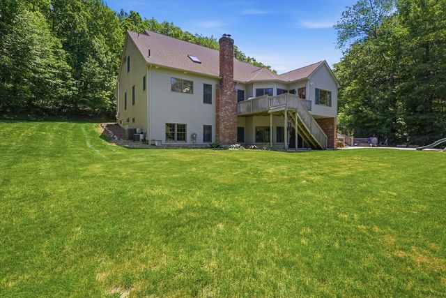 2 Highview Cir, Wilbraham, MA 01095