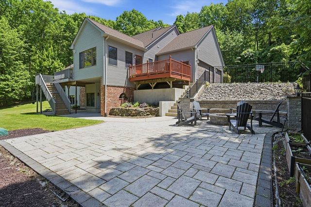 2 Highview Cir, Wilbraham, MA 01095