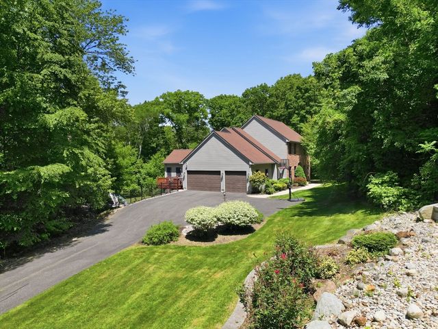 2 Highview Cir, Wilbraham, MA 01095