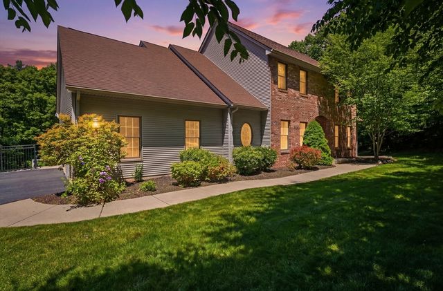 2 Highview Cir, Wilbraham, MA 01095