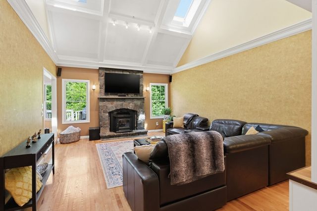 2 Highview Cir, Wilbraham, MA 01095