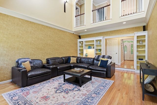 2 Highview Cir, Wilbraham, MA 01095