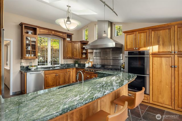 8413 SE 53rd Place, Mercer Island, WA 98040