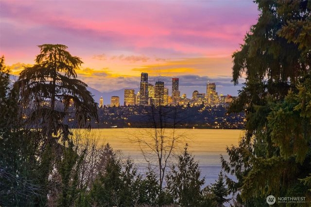 8413 SE 53rd Place, Mercer Island, WA 98040