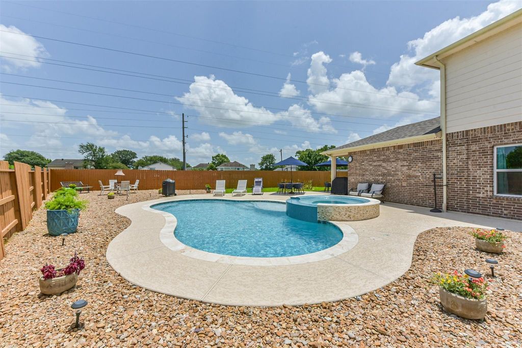 2501 Staplewood Springs Drive, Pearland, TX 77089