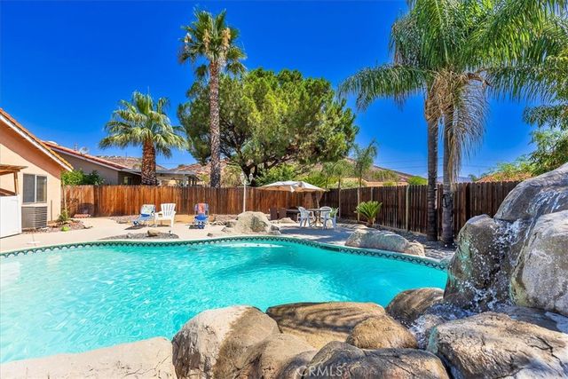 142 N Terra Cotta Road, Lake Elsinore, CA 92530