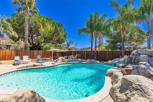 142 N Terra Cotta Road, Lake Elsinore, CA 92530