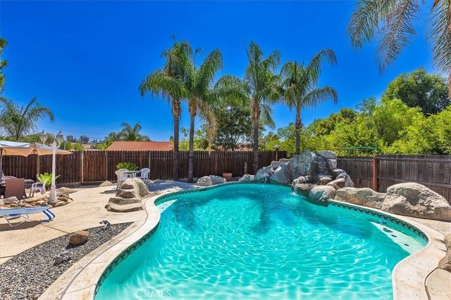 142 N Terra Cotta Road, Lake Elsinore, CA 92530